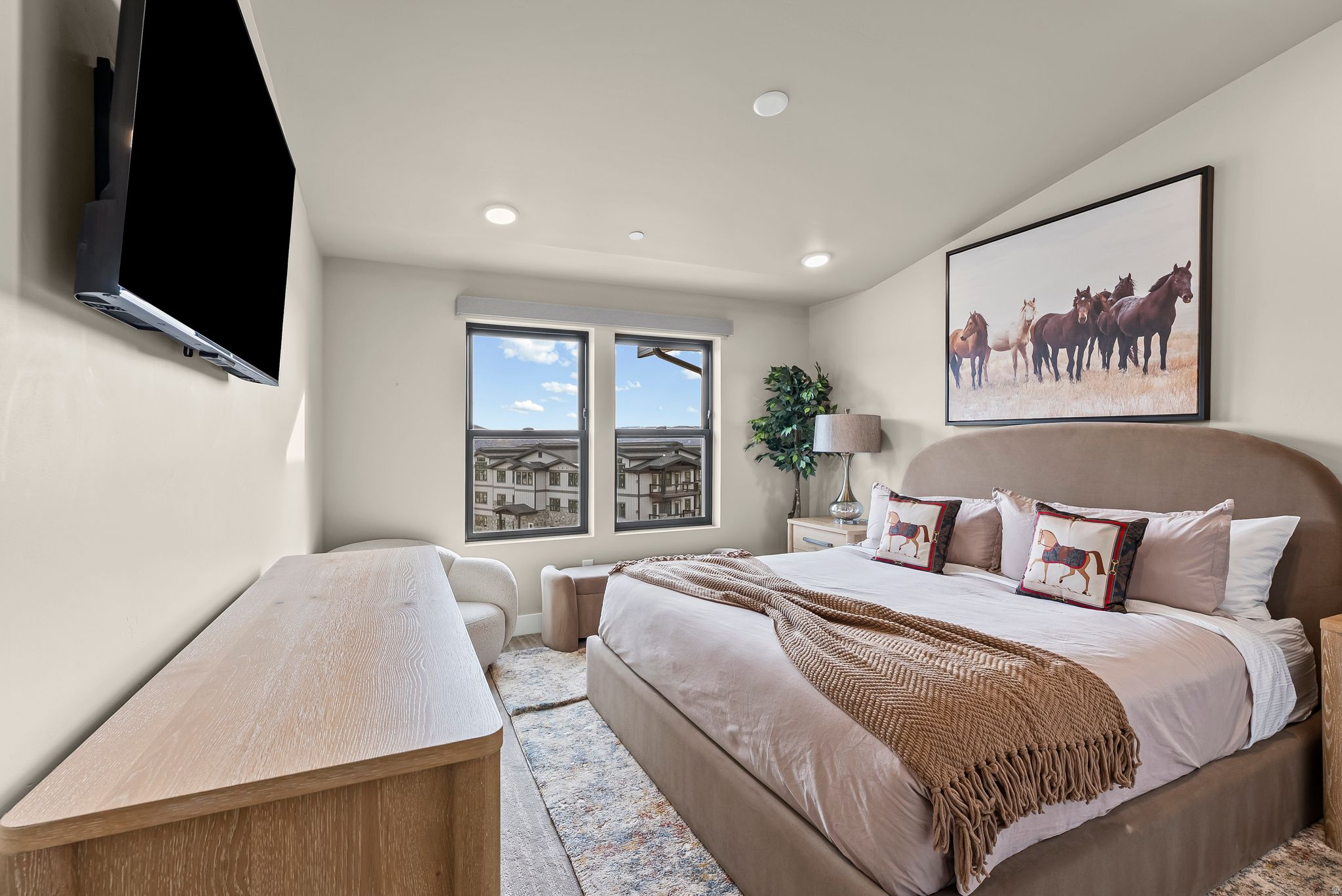 MAYFLOWER LAKESIDE - Residential