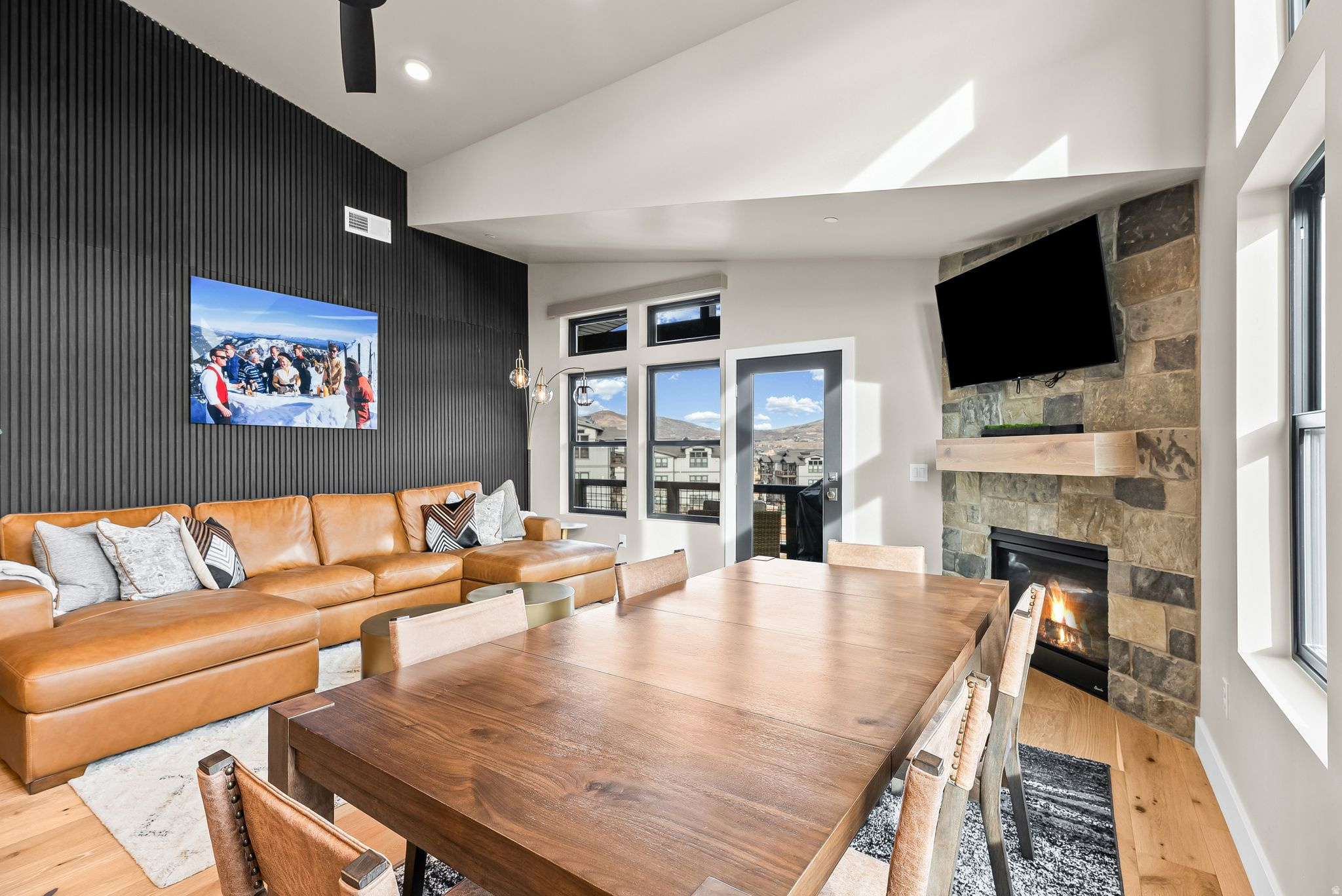 MAYFLOWER LAKESIDE - Residential