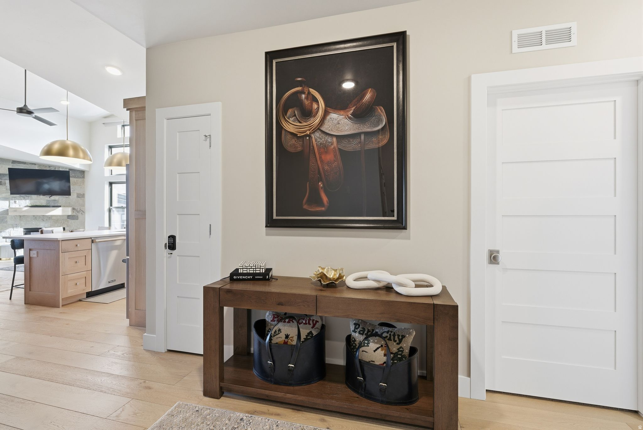 MAYFLOWER LAKESIDE - Residential