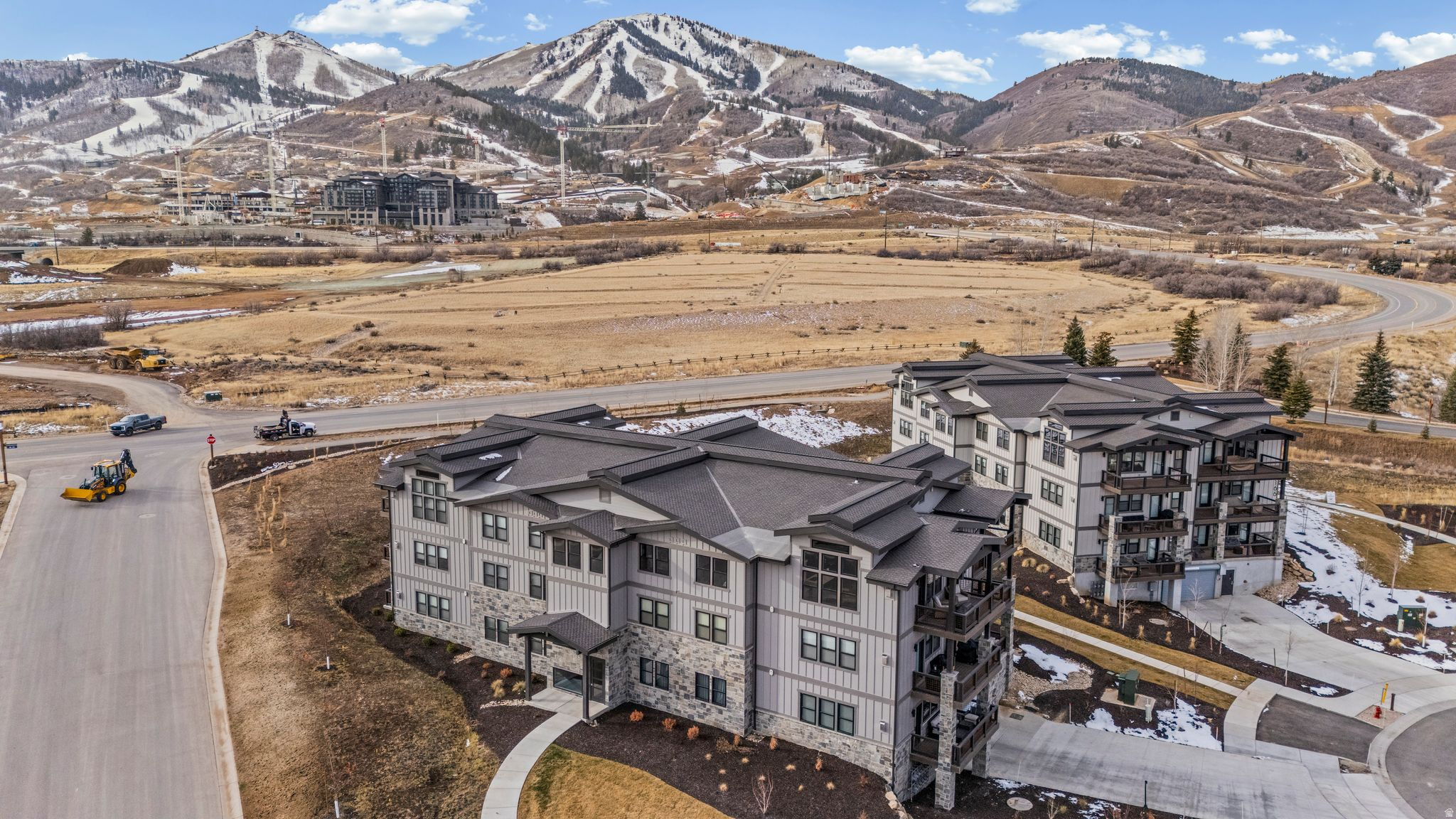 MAYFLOWER LAKESIDE - Residential