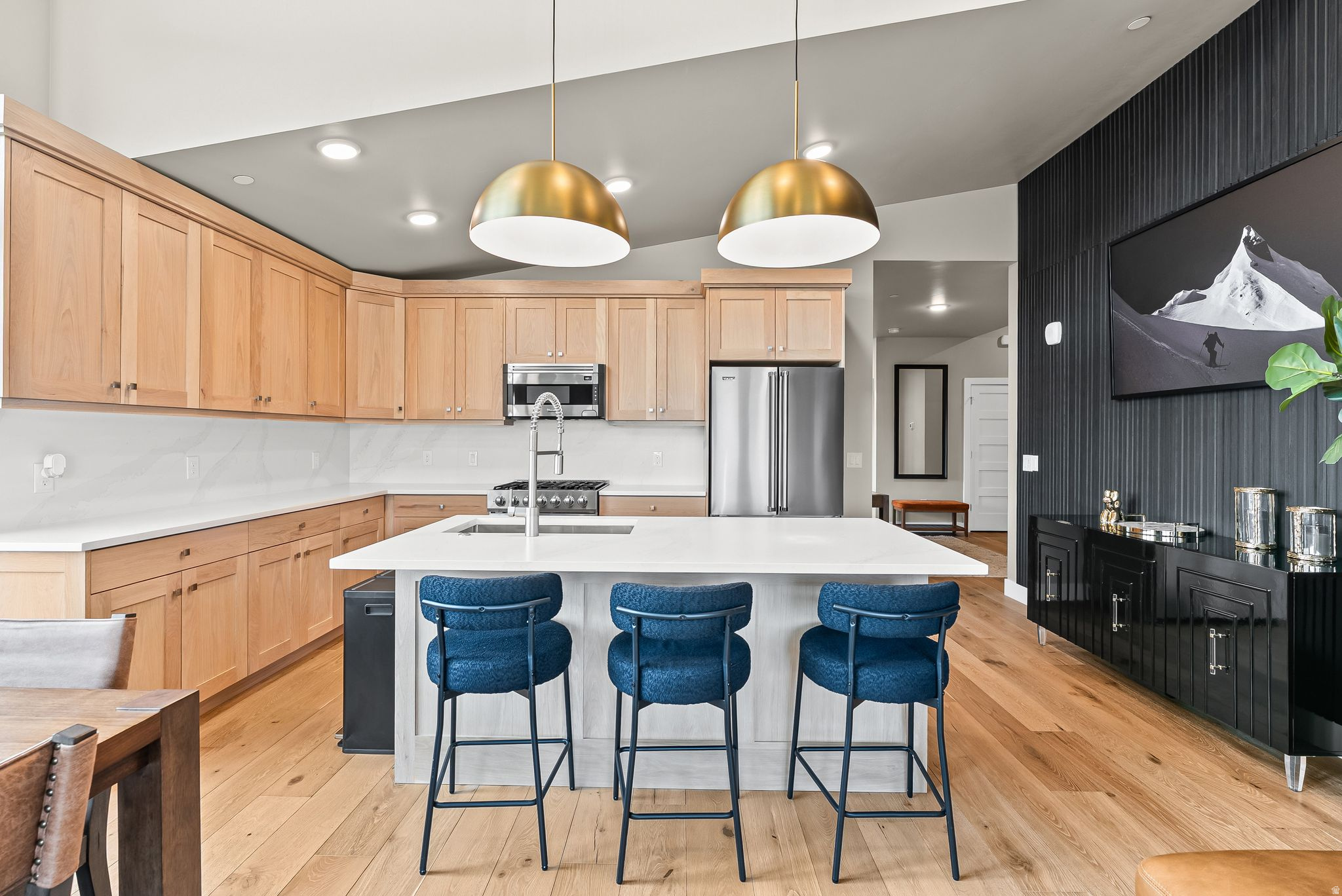 MAYFLOWER LAKESIDE - Residential