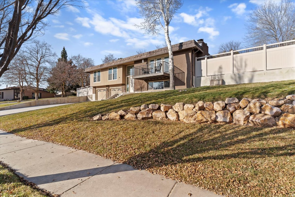 MT LOMOND EST - Residential