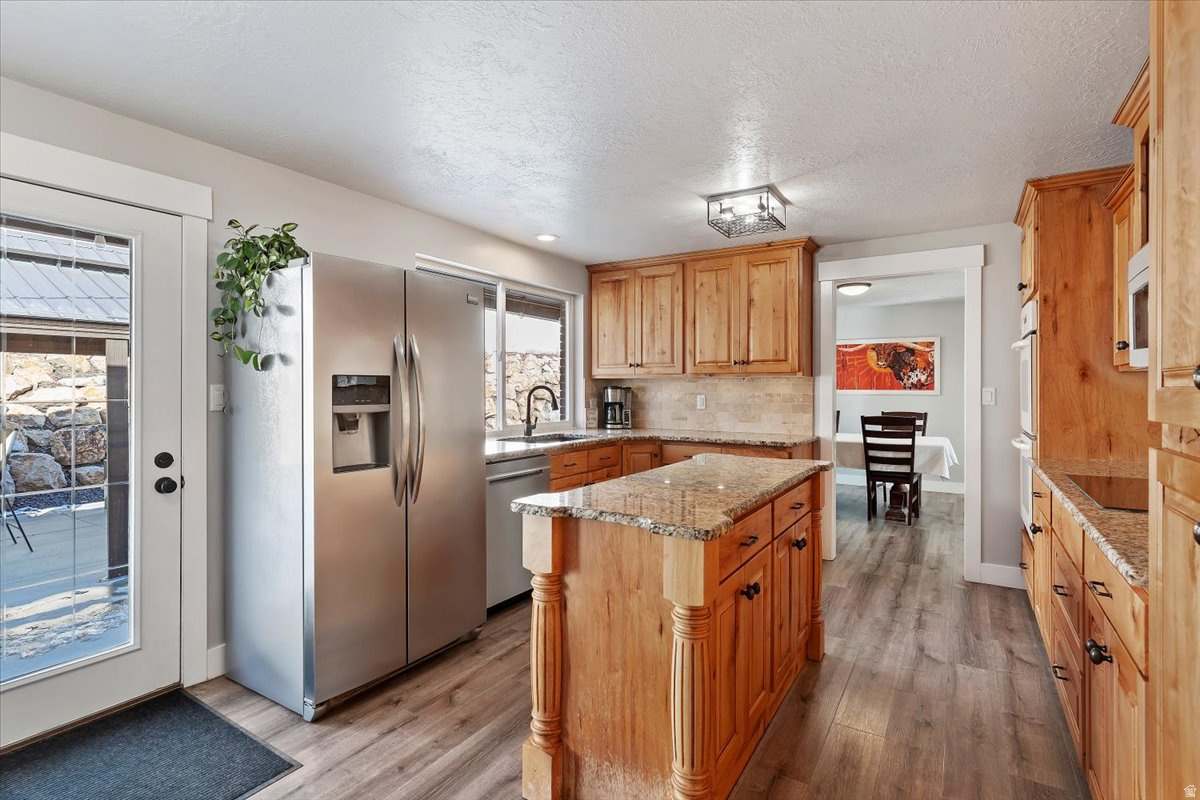 MT LOMOND EST - Residential