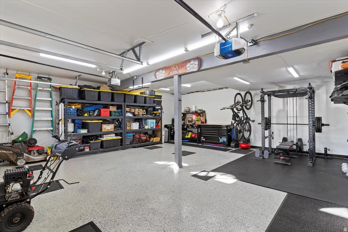 MT LOMOND EST - Residential