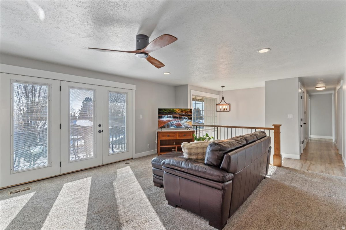 MT LOMOND EST - Residential