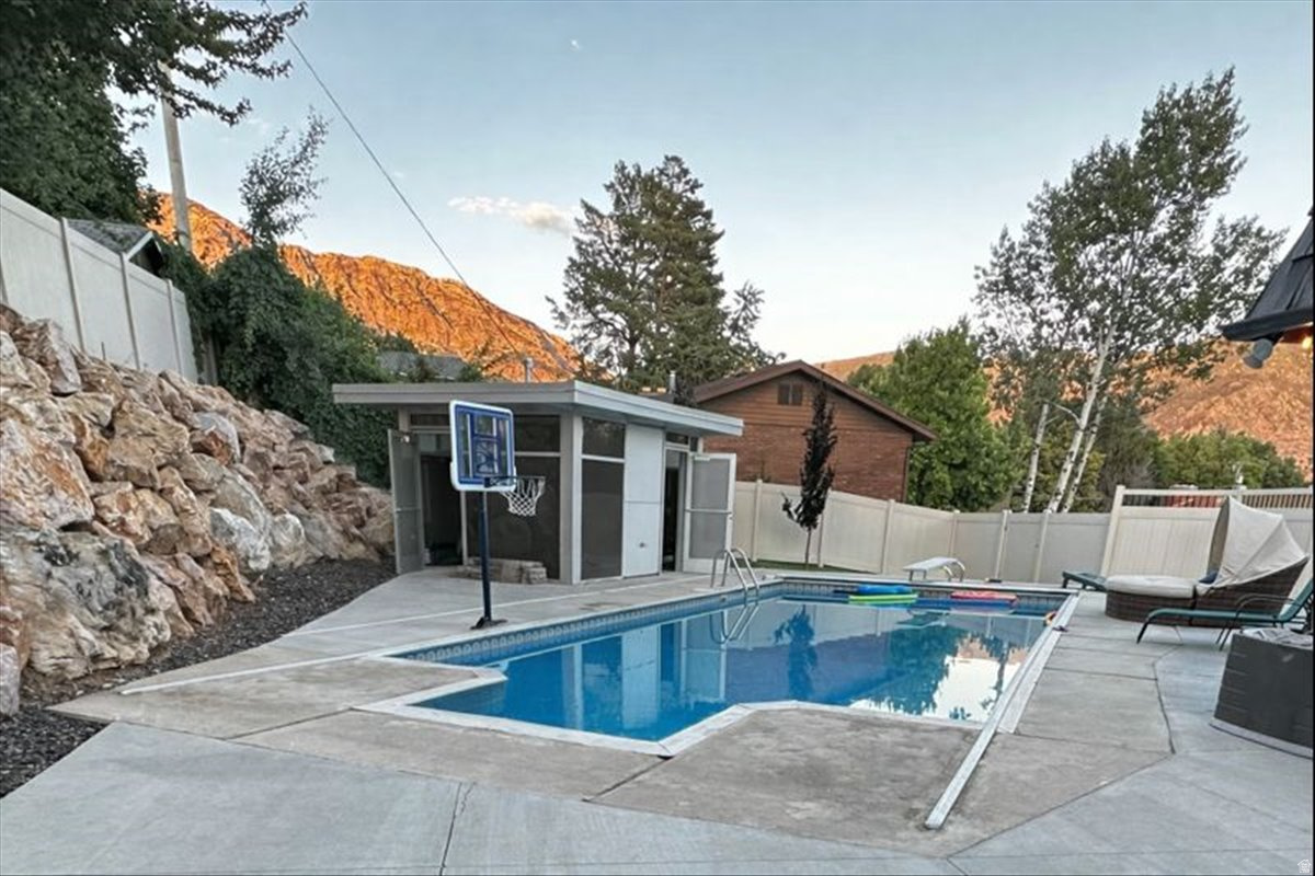 MT LOMOND EST - Residential