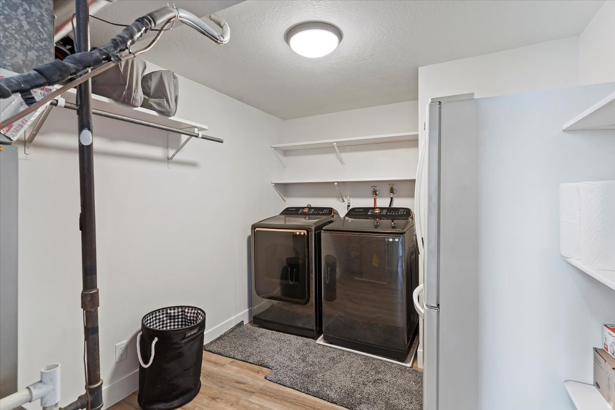 MT LOMOND EST - Residential