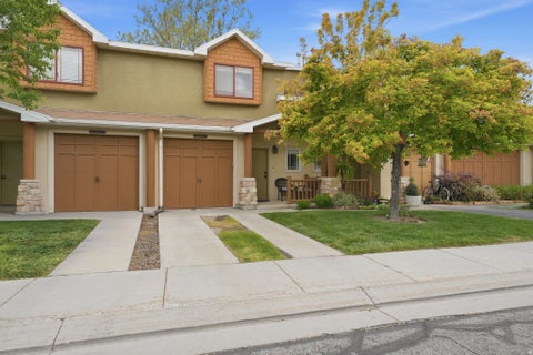 Townhouse For Sale - 6678 S Pine Landing Way<br/> West Jordan, UT 84084