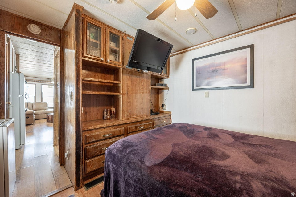 CANYON BREEZE RV RESORT - Residential