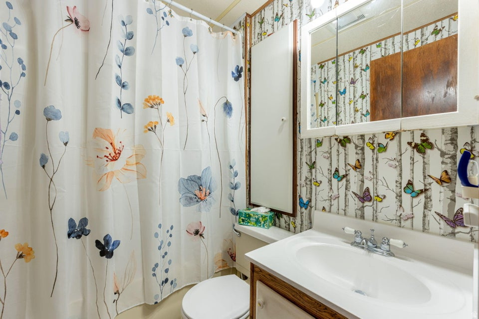 CANYON BREEZE RV RESORT - Residential