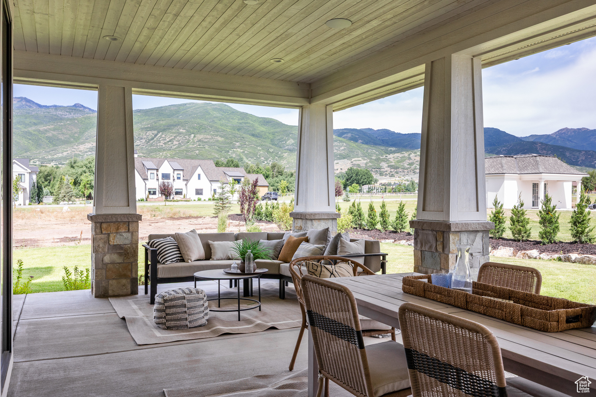 SADDLE RIDGE - Residential