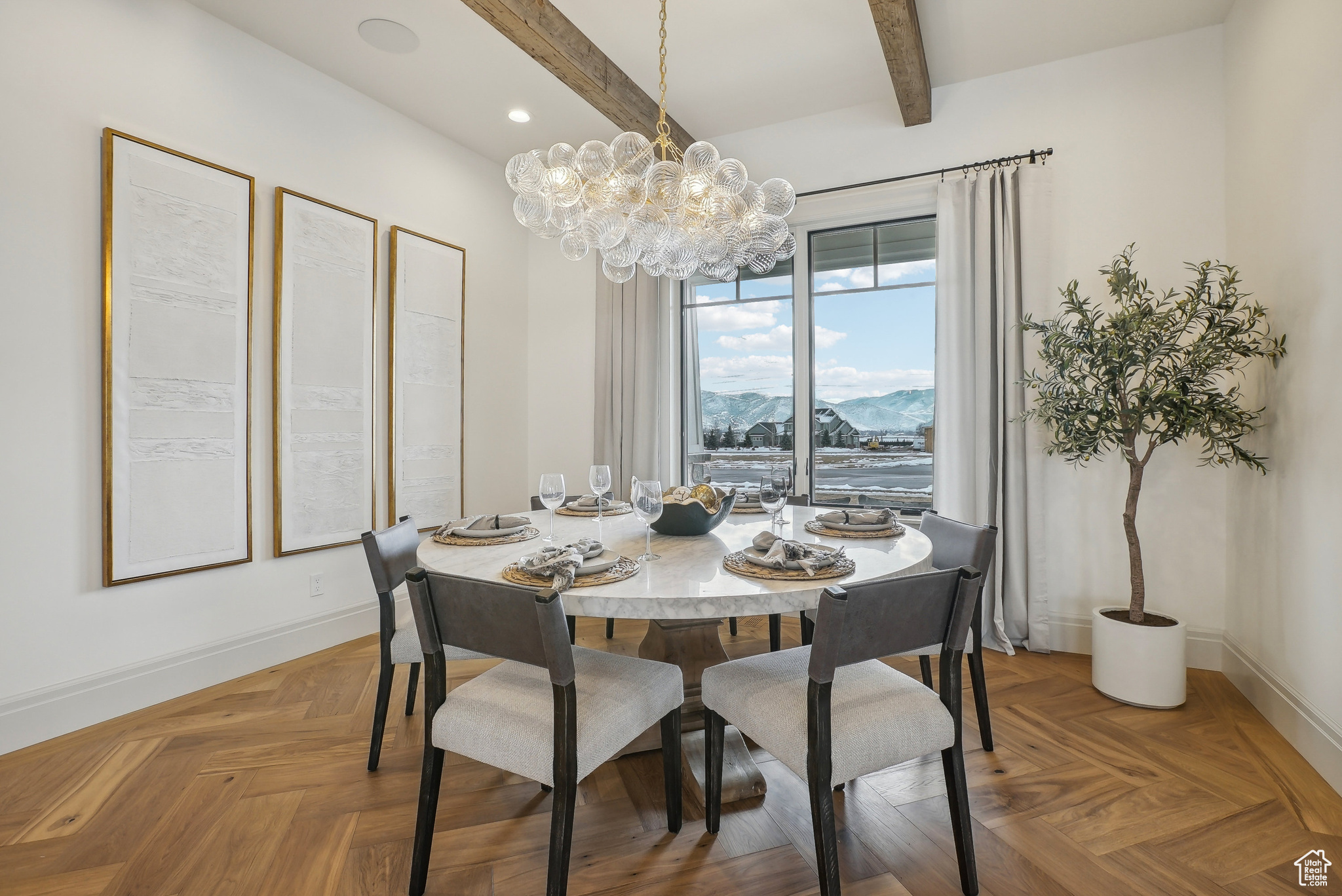SADDLE RIDGE - Residential