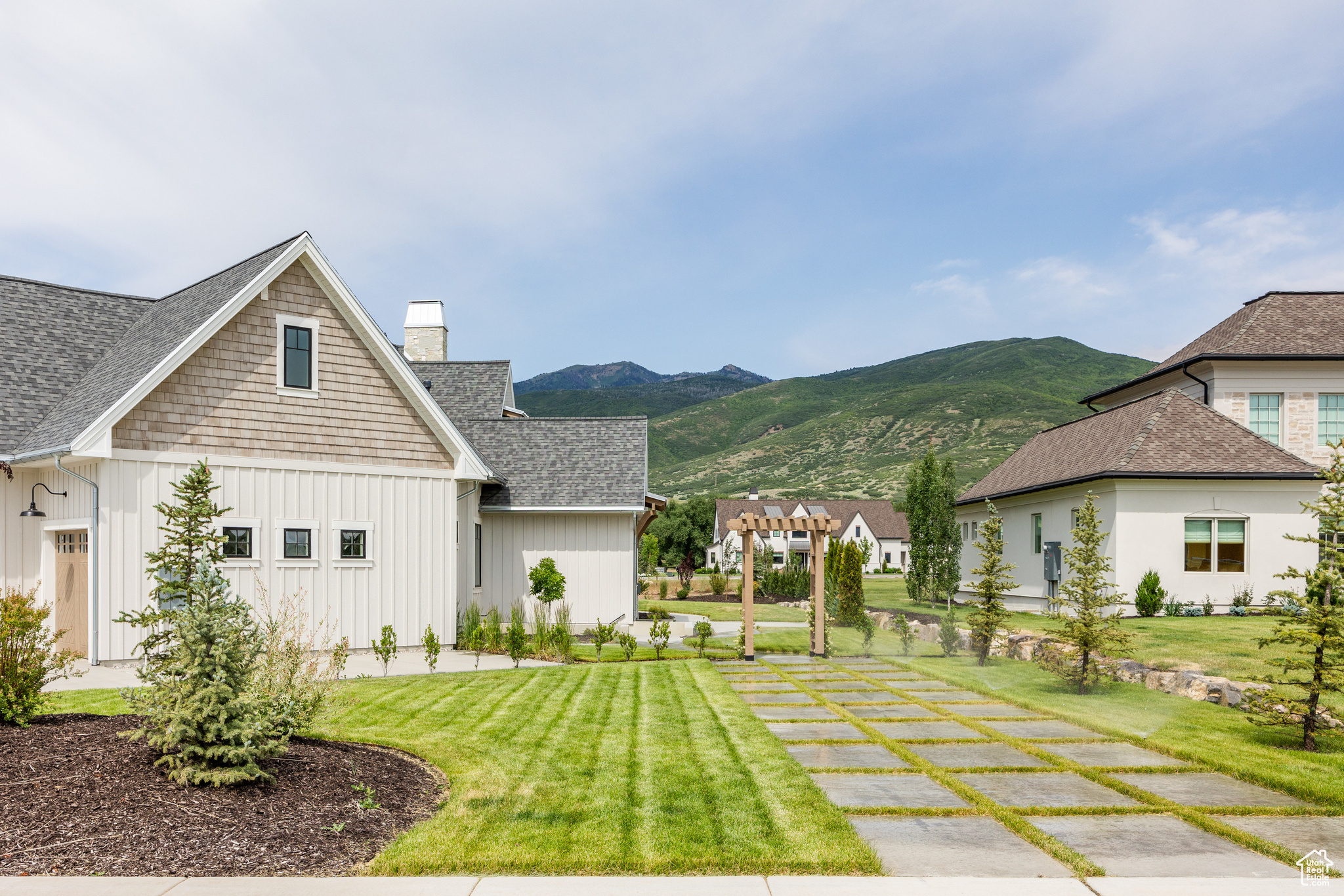 SADDLE RIDGE - Residential
