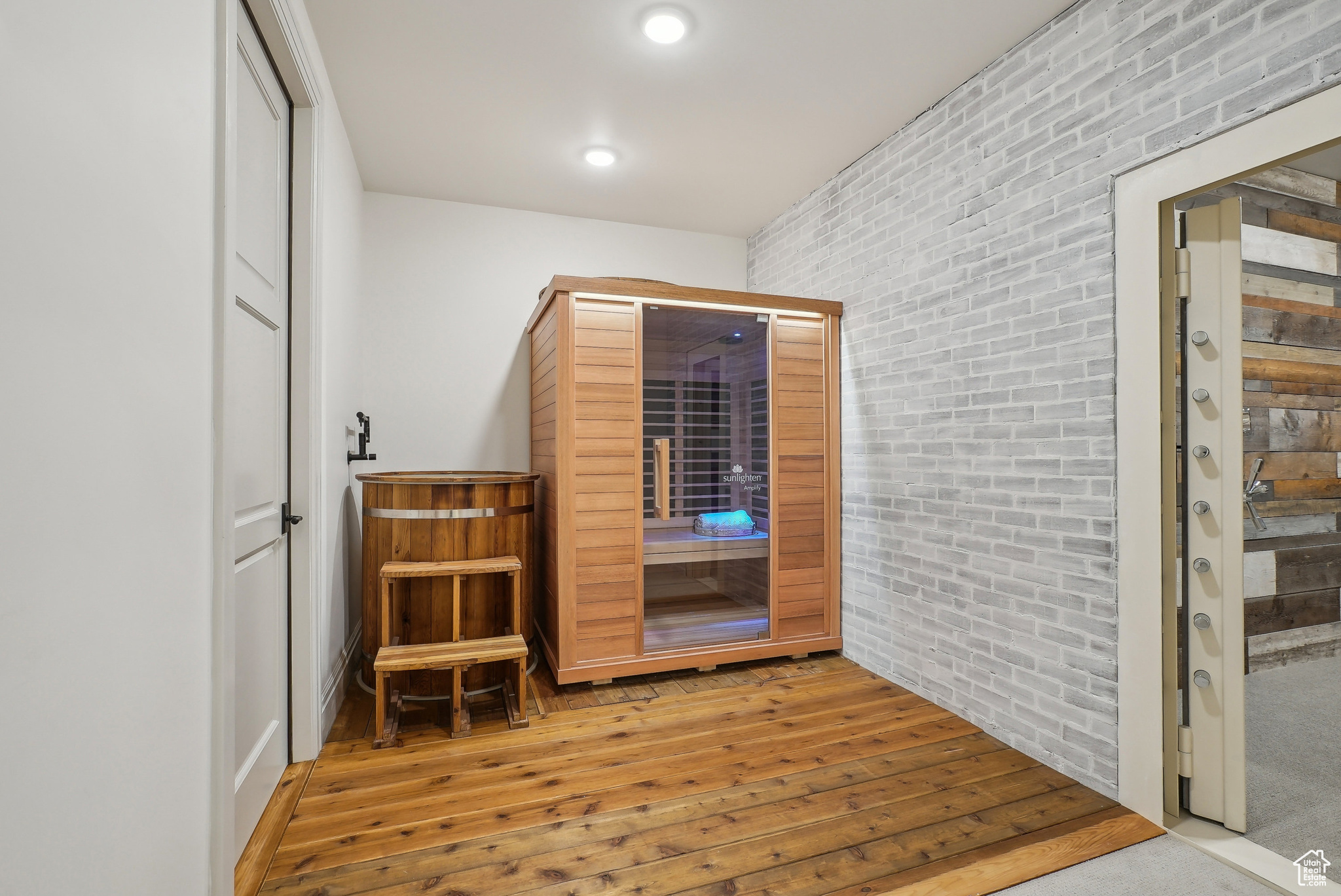 SADDLE RIDGE - Residential
