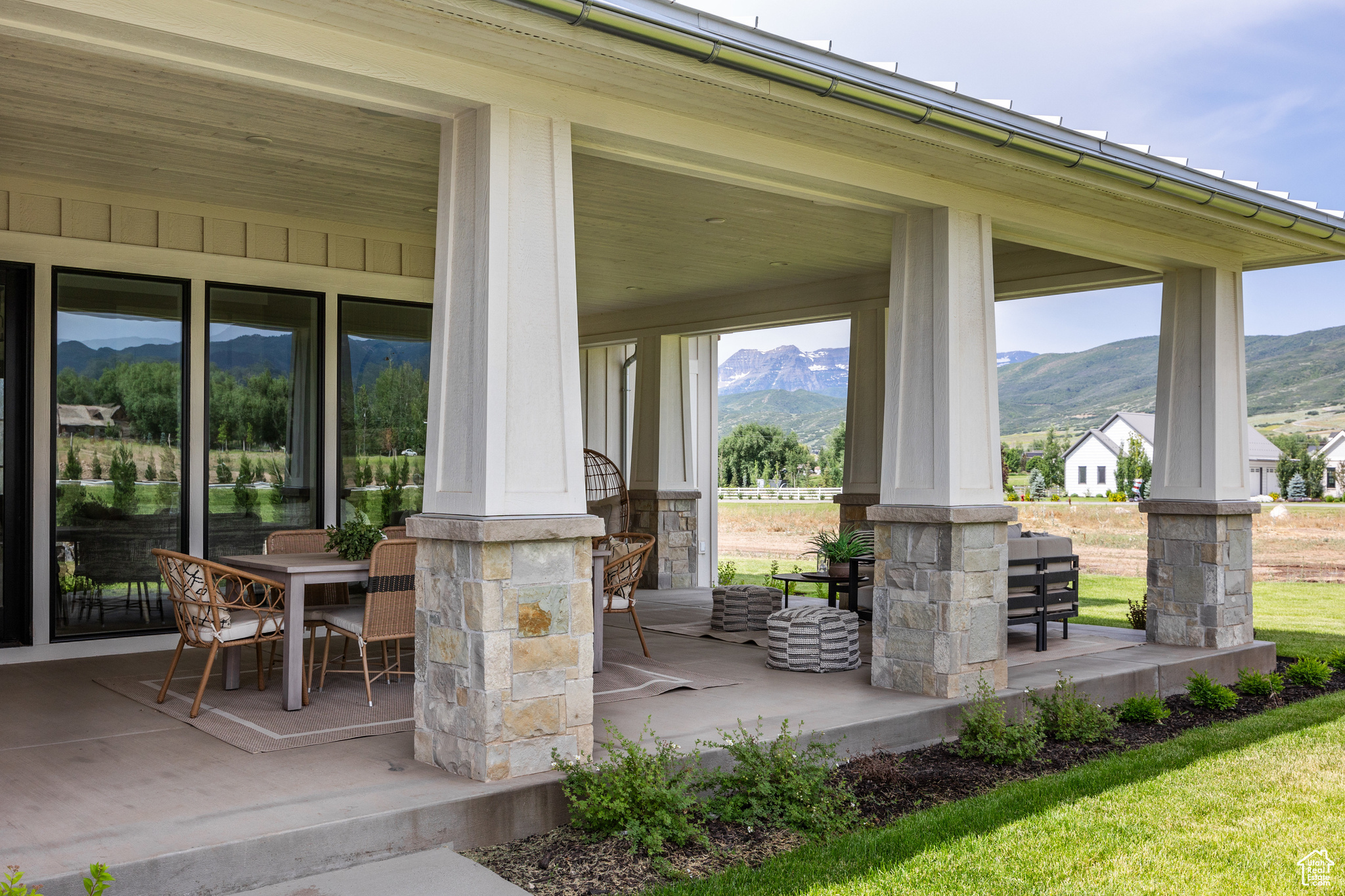 SADDLE RIDGE - Residential