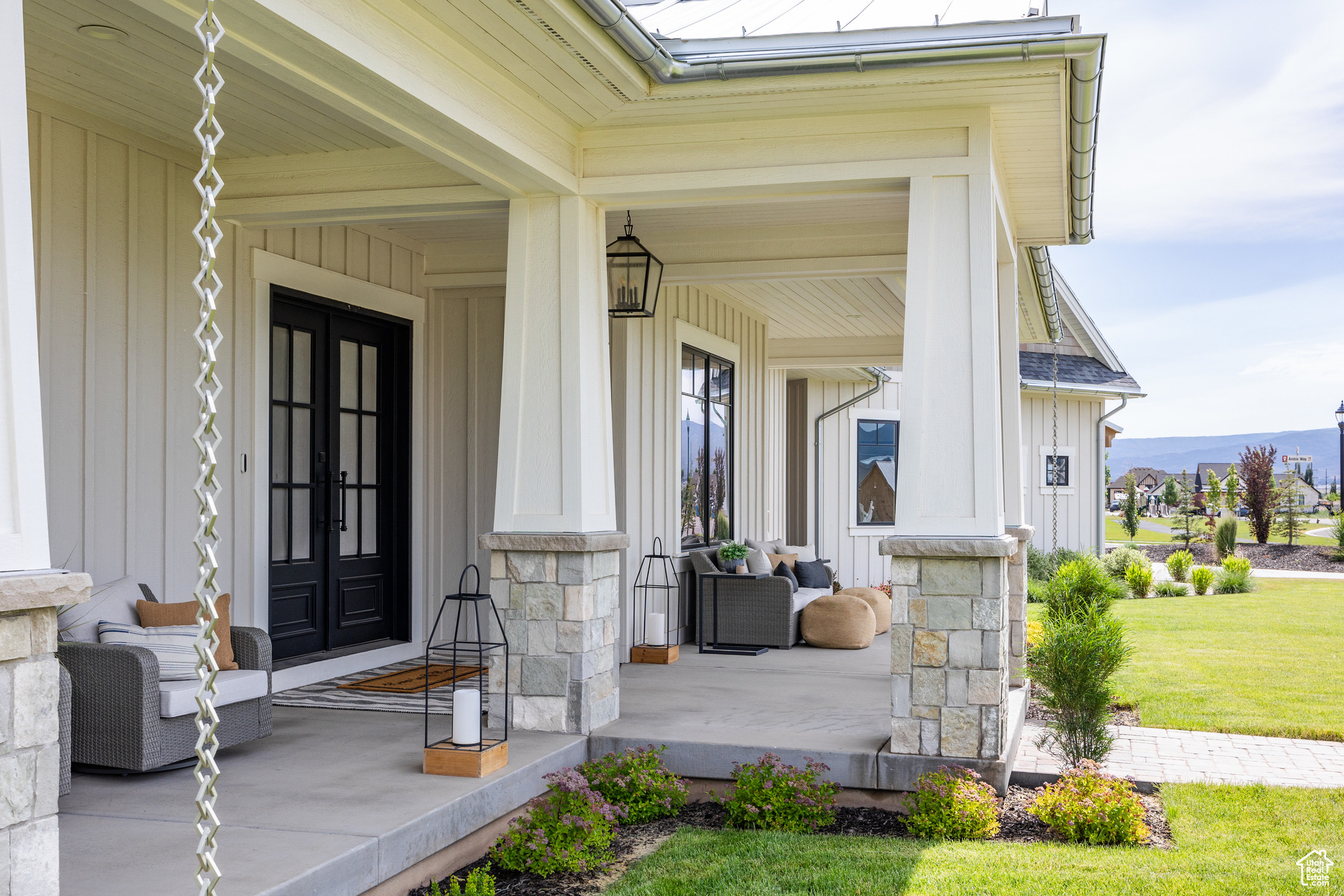 SADDLE RIDGE - Residential