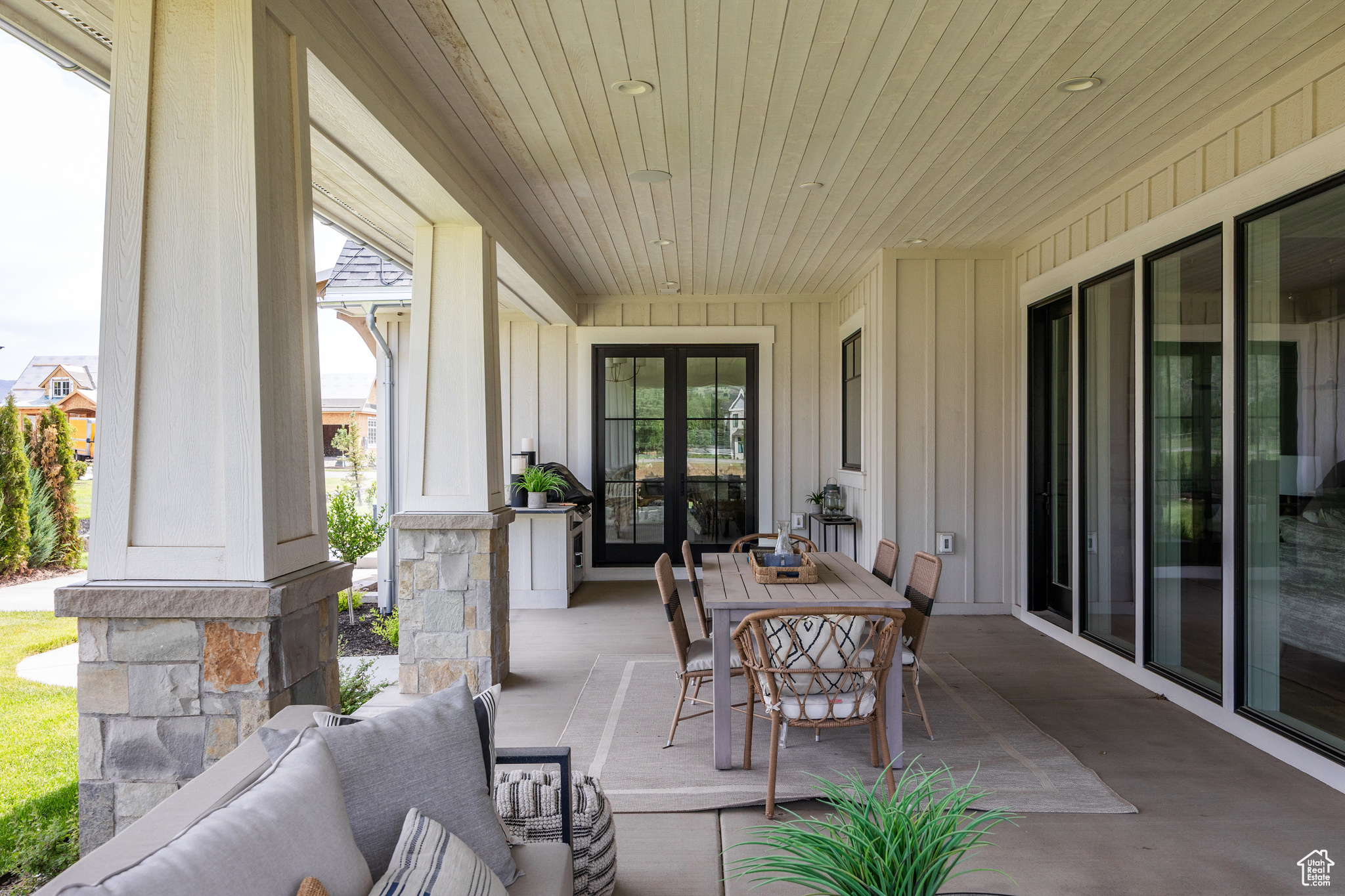 SADDLE RIDGE - Residential