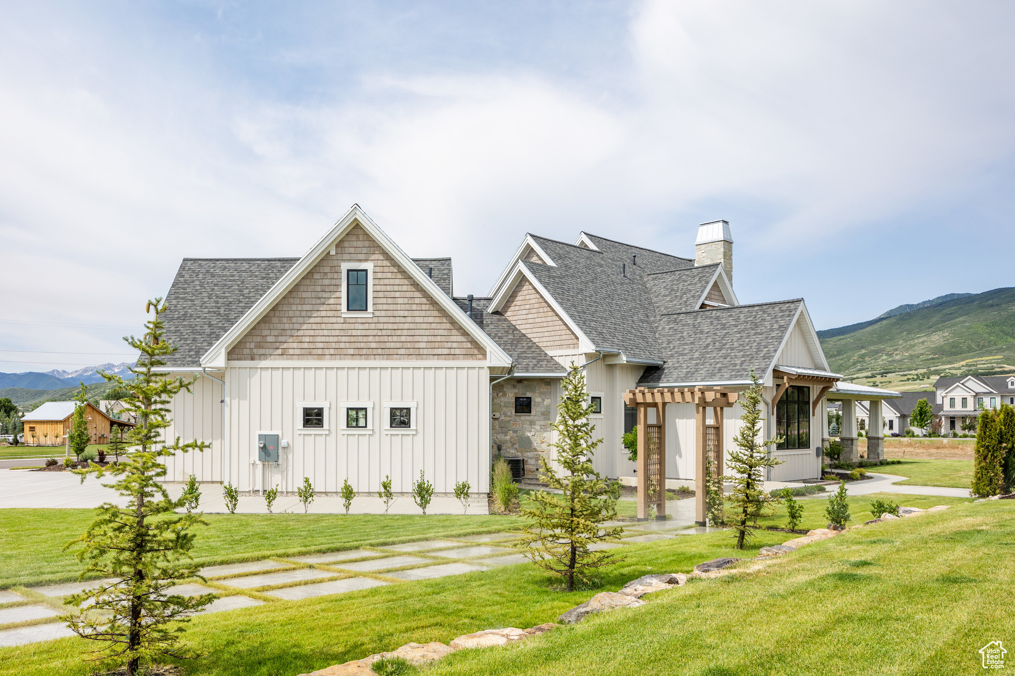 SADDLE RIDGE - Residential