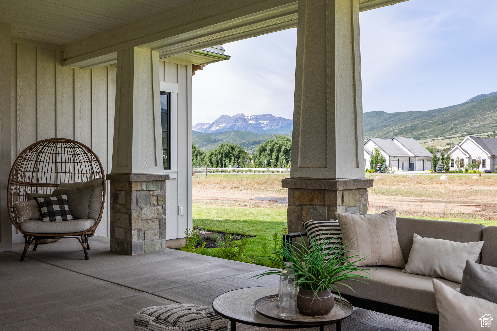 SADDLE RIDGE - Residential