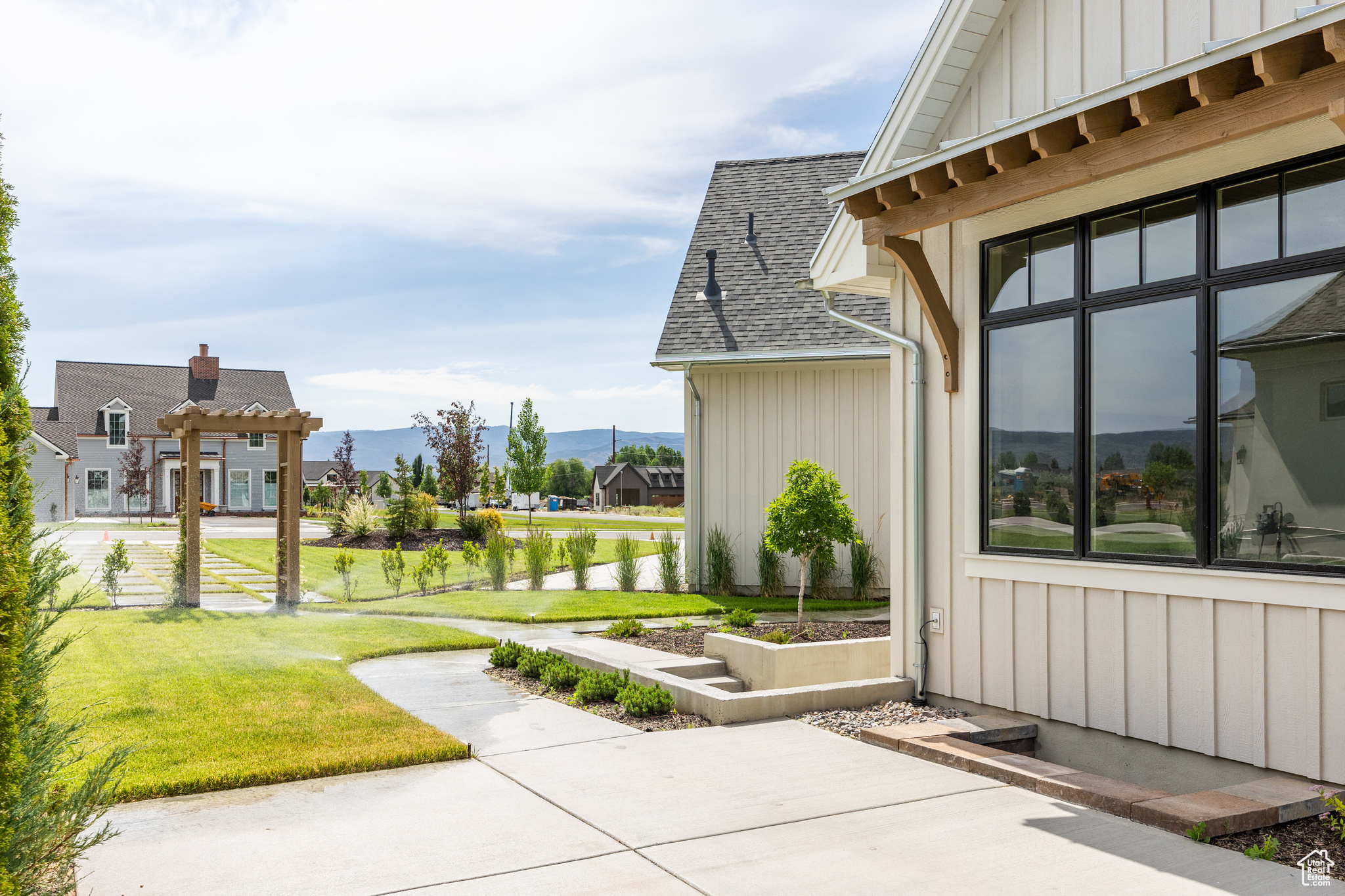 SADDLE RIDGE - Residential