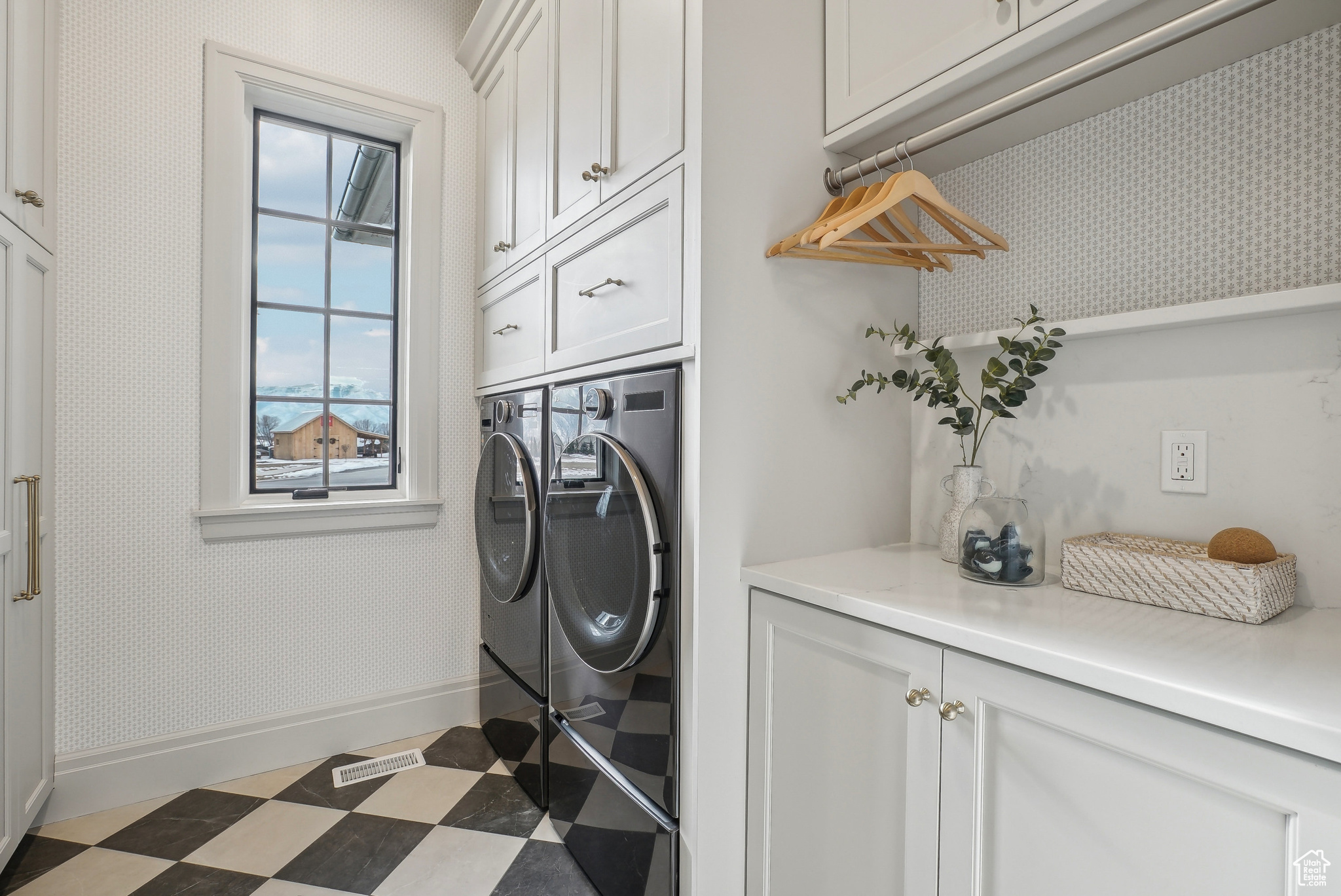 SADDLE RIDGE - Residential