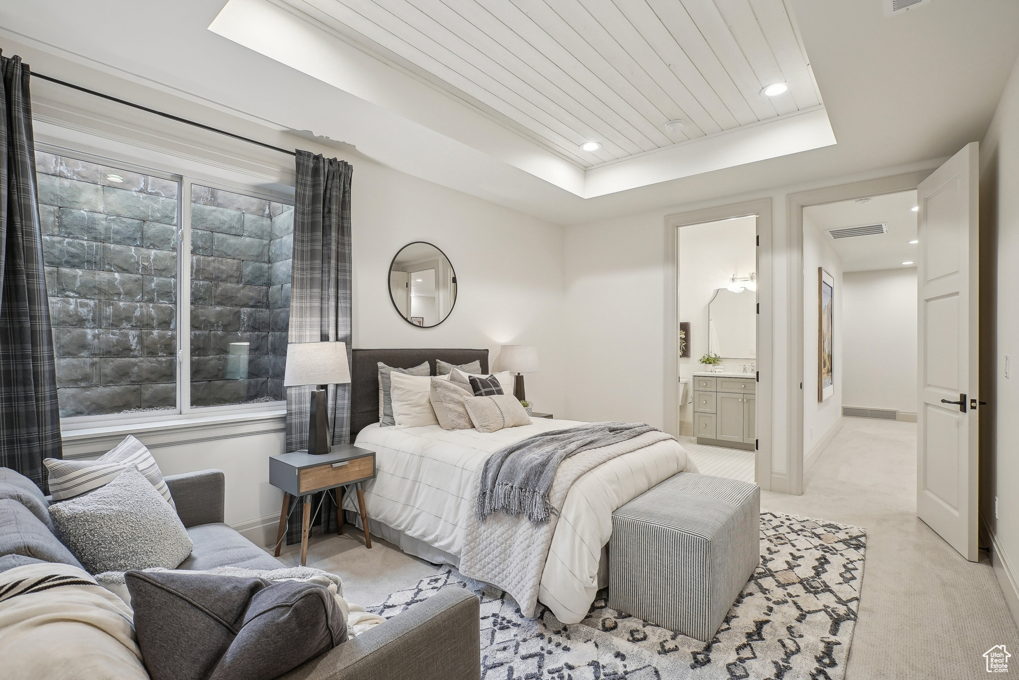 SADDLE RIDGE - Residential