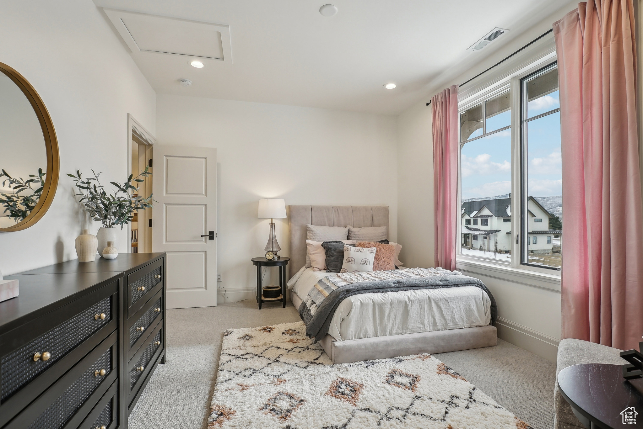 SADDLE RIDGE - Residential