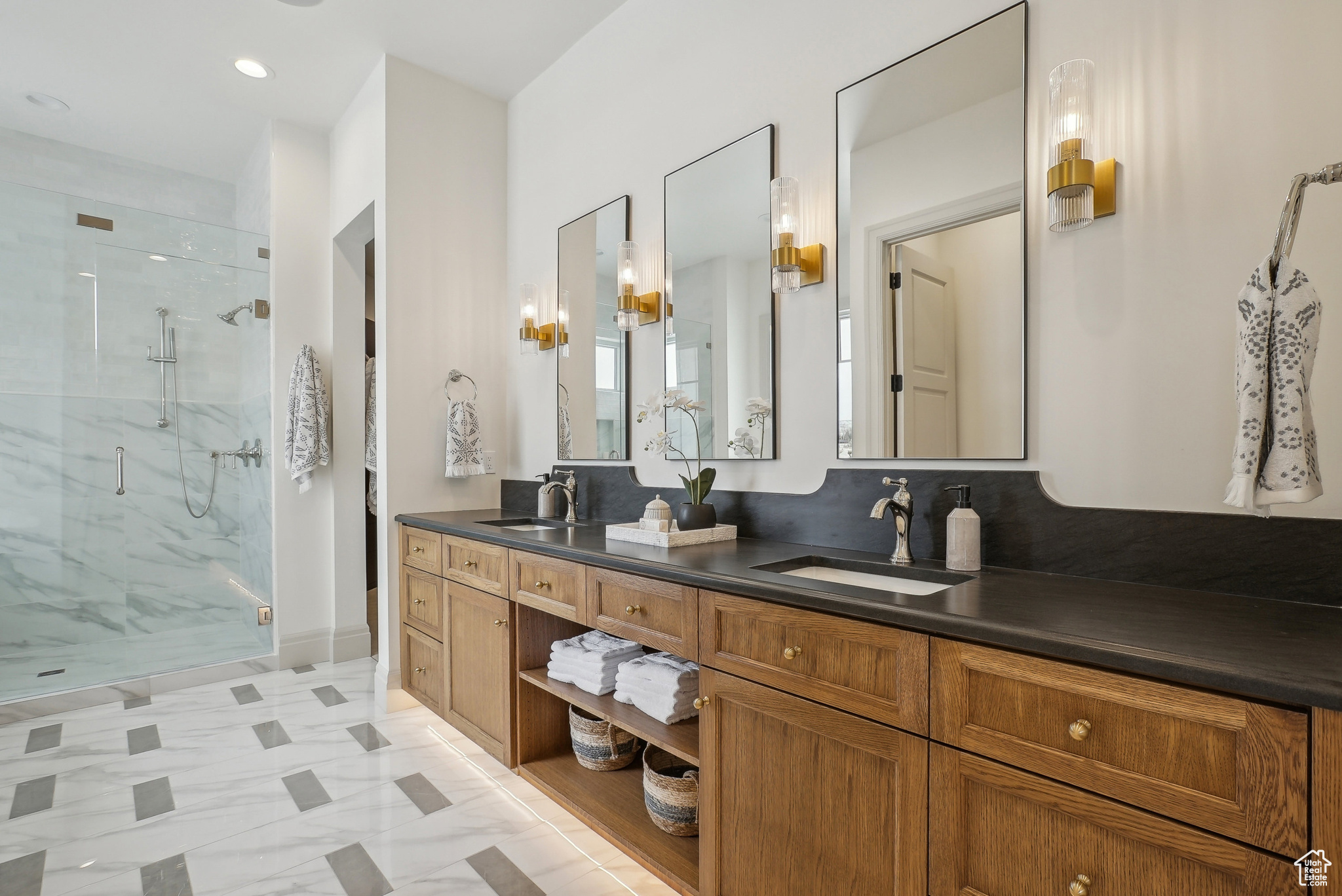 SADDLE RIDGE - Residential