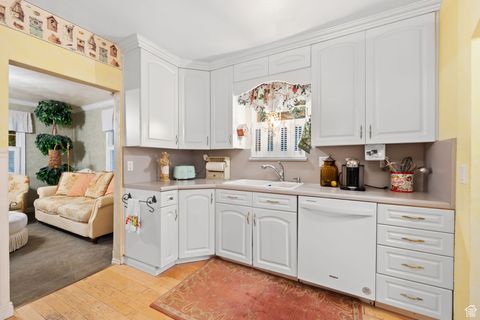 Tiny photo for 2238 E COTTONWOOD COVE LN, Cottonwood Heights, UT 84121 (MLS # 2117501)