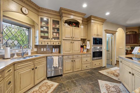 Tiny photo for 2238 E COTTONWOOD COVE LN, Cottonwood Heights, UT 84121 (MLS # 2117501)