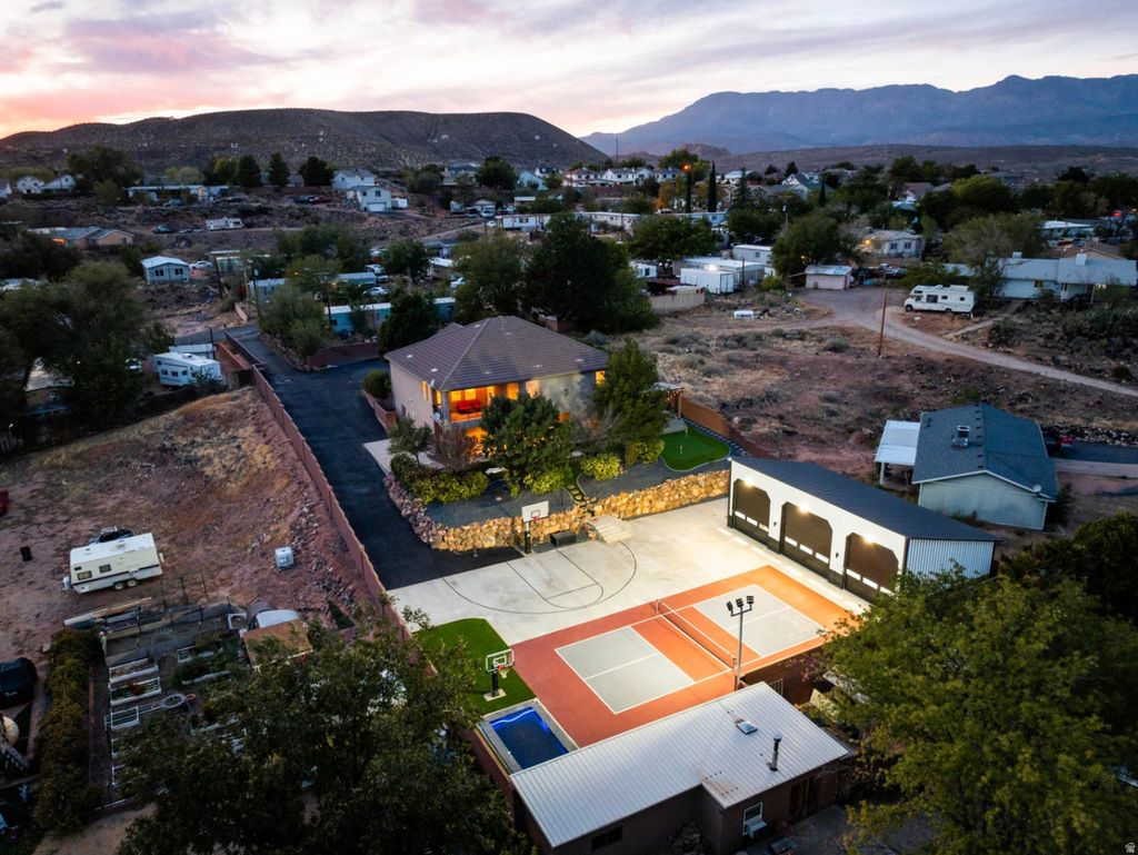 Photo of 840 N MAIN ST, Hurricane, UT 84737 (MLS # 2135654)