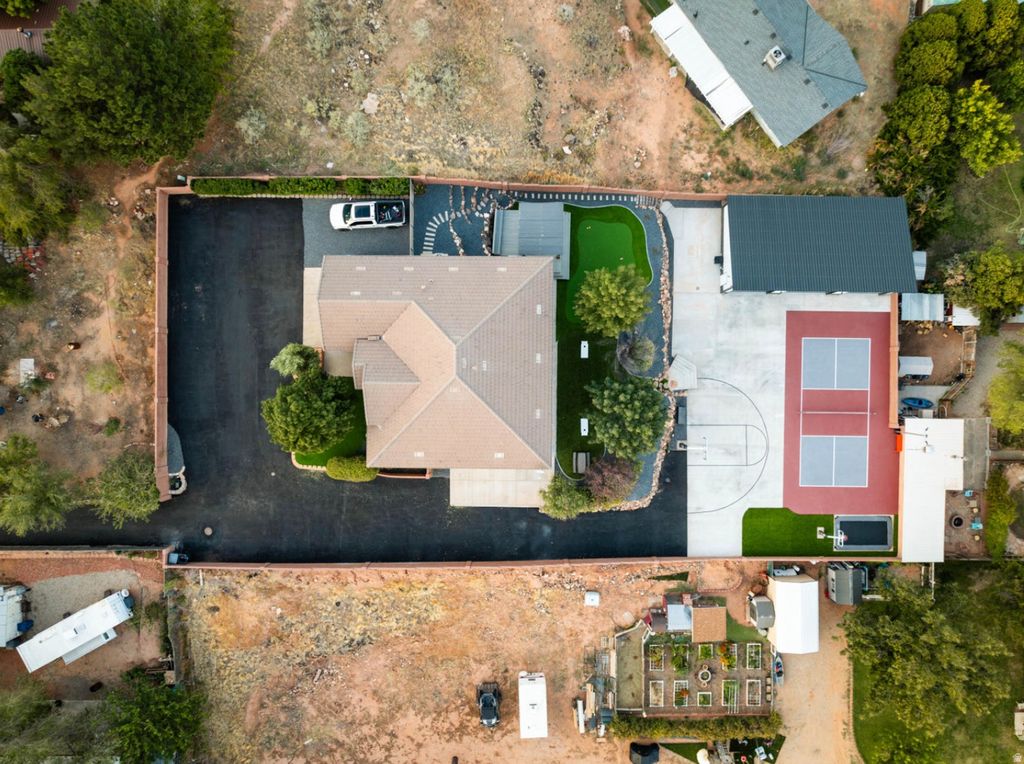 Photo of 840 N MAIN ST, Hurricane, UT 84737 (MLS # 2135654)