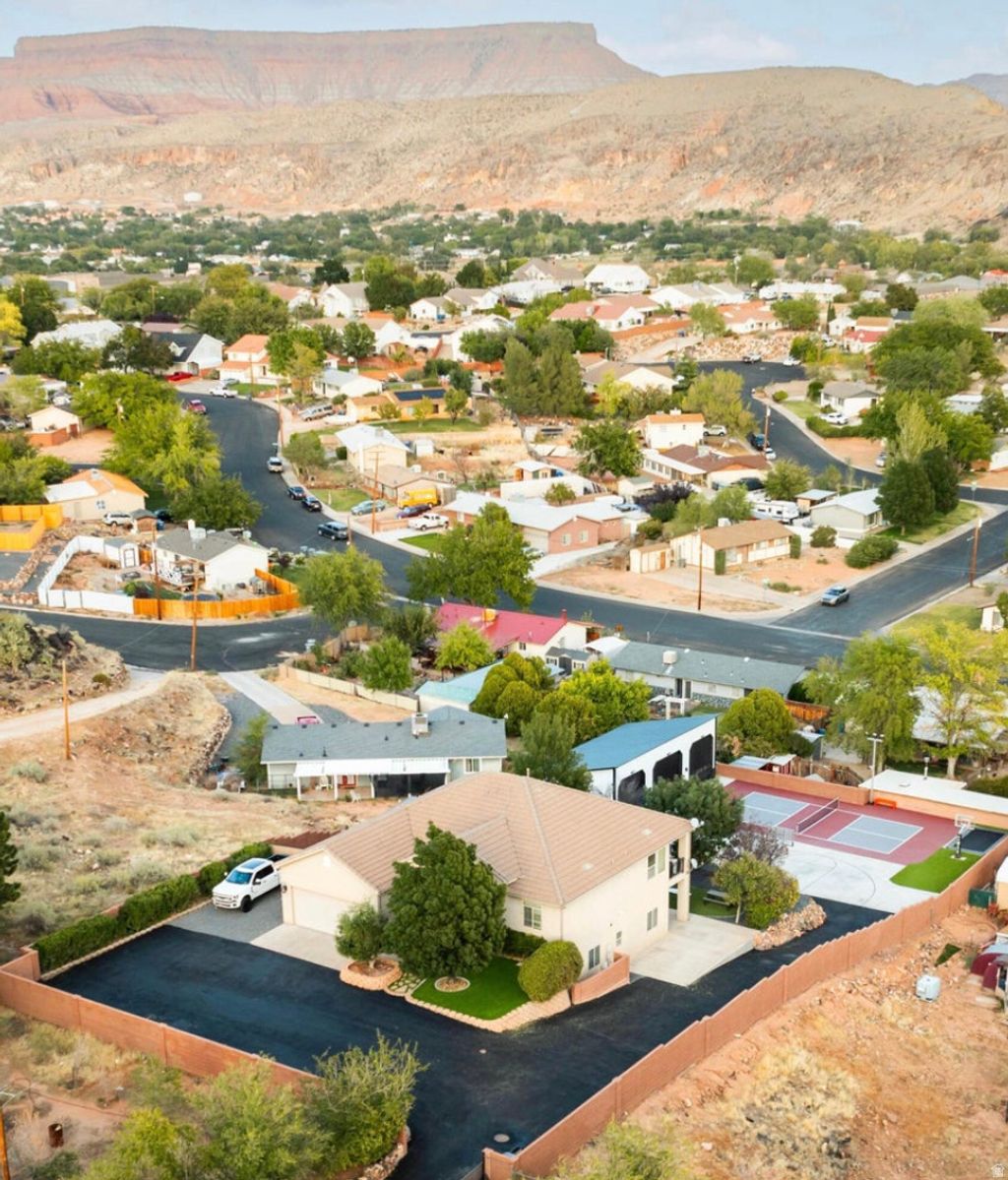 Photo of 840 N MAIN ST, Hurricane, UT 84737 (MLS # 2135654)