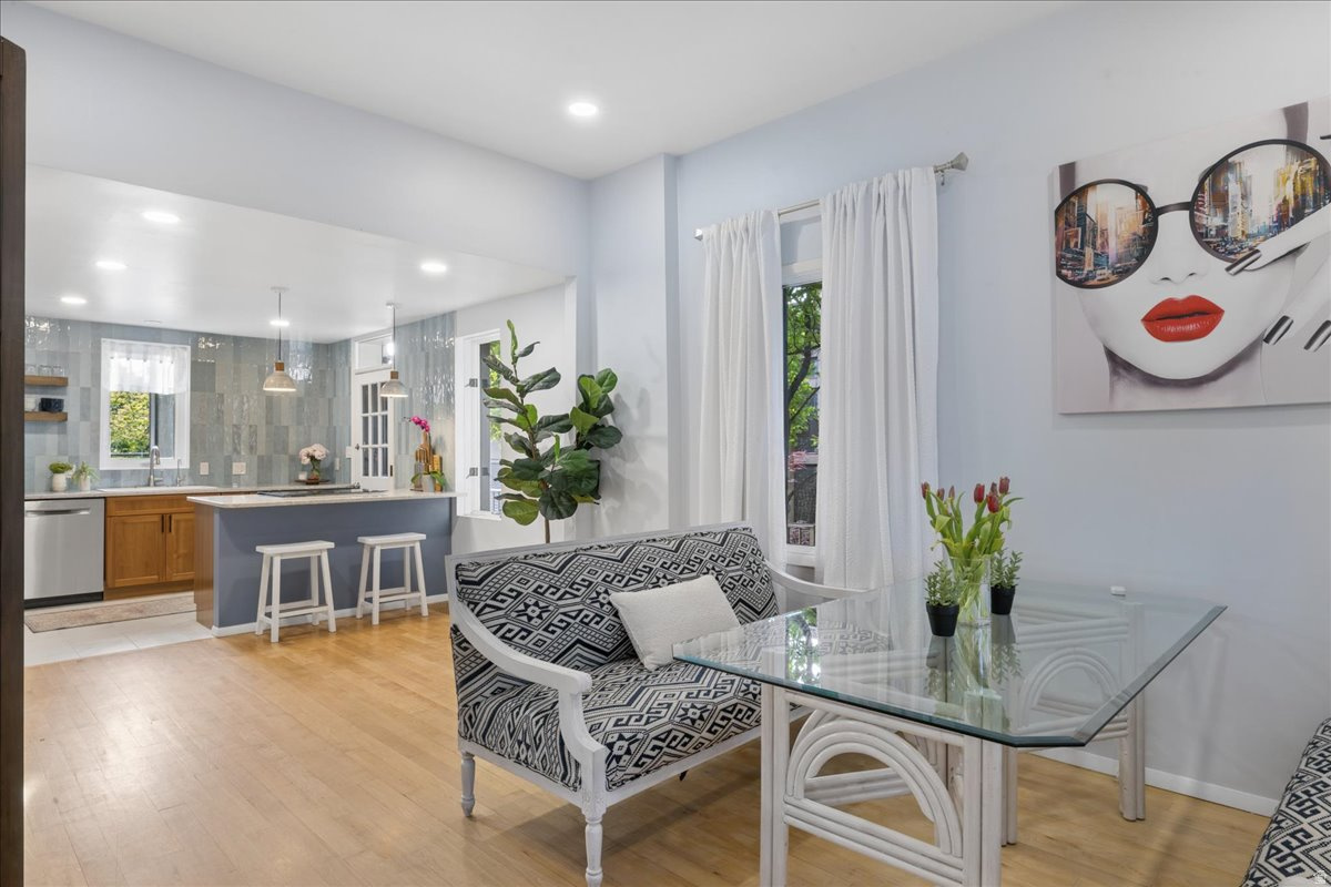 CAPITOL HILL - Residential