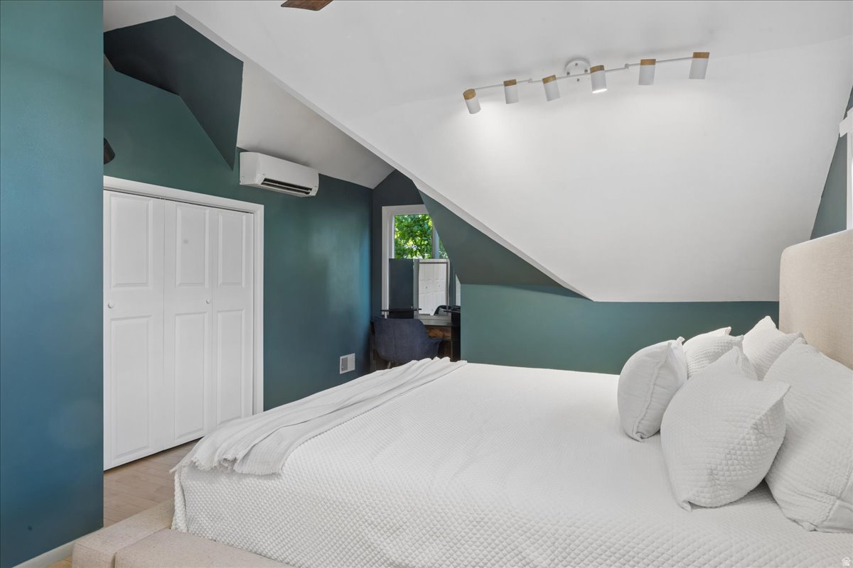 CAPITOL HILL - Residential