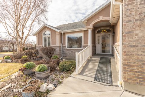 Tiny photo for 571 E 2250 N, North Ogden, UT 84414 (MLS # 2140193)