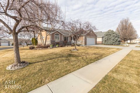 Tiny photo for 571 E 2250 N, North Ogden, UT 84414 (MLS # 2140193)