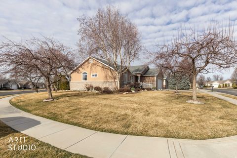 Tiny photo for 571 E 2250 N, North Ogden, UT 84414 (MLS # 2140193)