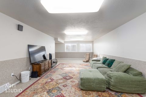Tiny photo for 571 E 2250 N, North Ogden, UT 84414 (MLS # 2140193)