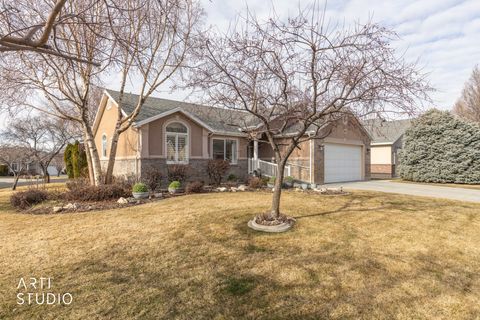 Tiny photo for 571 E 2250 N, North Ogden, UT 84414 (MLS # 2140193)