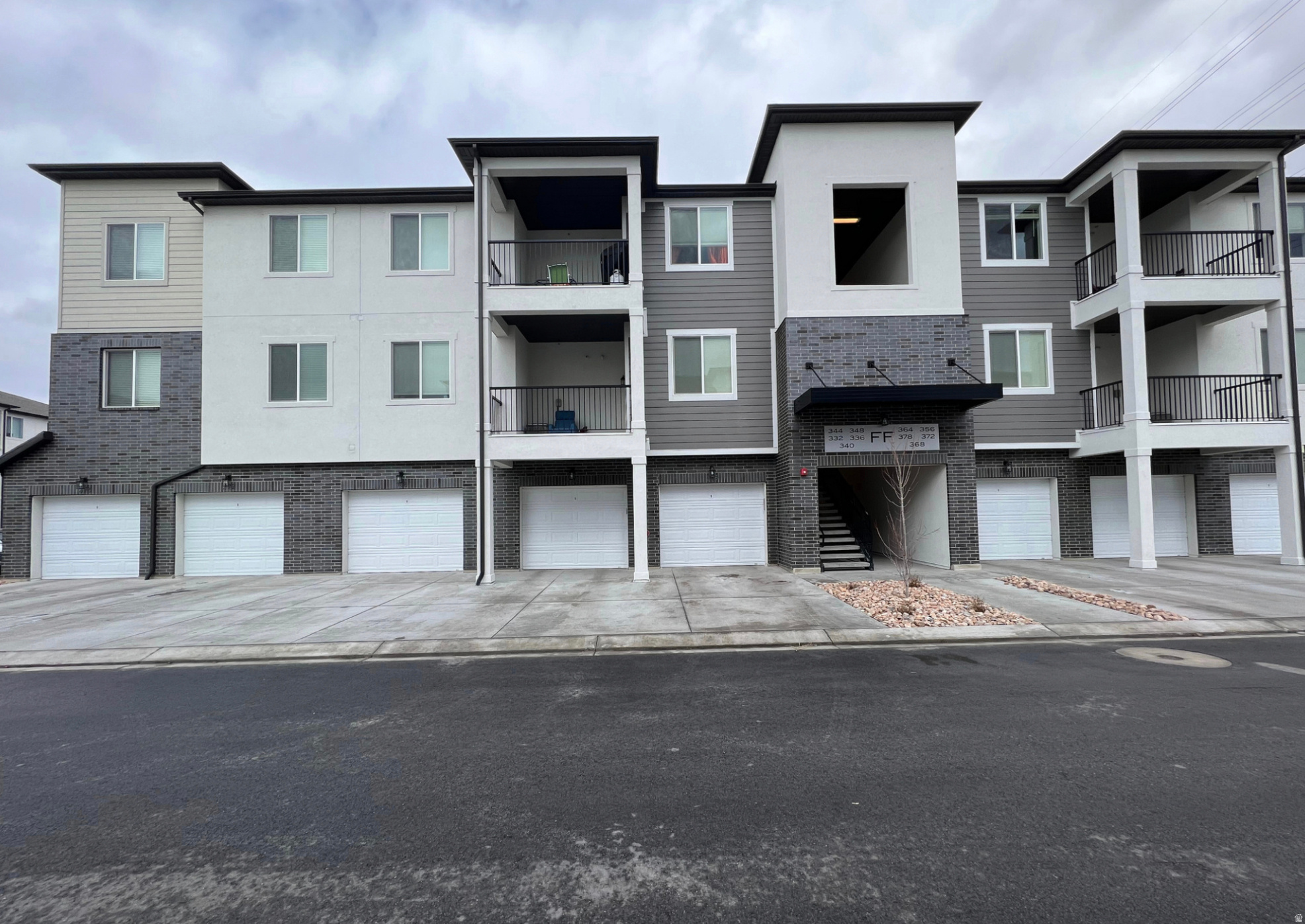 LAKE FRONT - Residential Lease