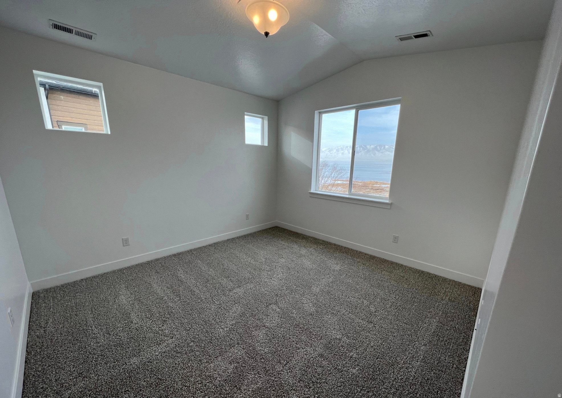 LAKE FRONT - Residential Lease