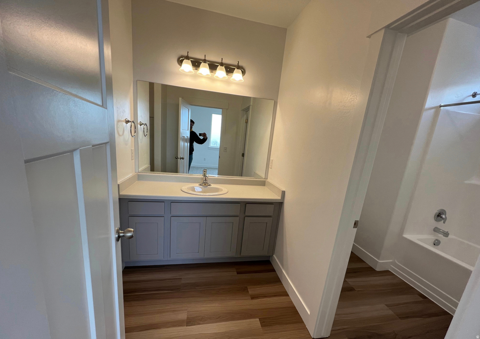 LAKE FRONT - Residential Lease