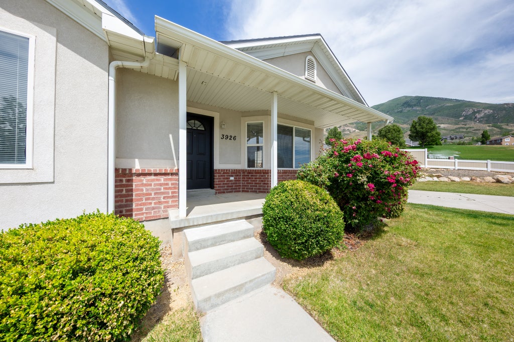Photo of 3926 W 10400 N, Cedar Hills, UT 84062 (MLS # 2165958)