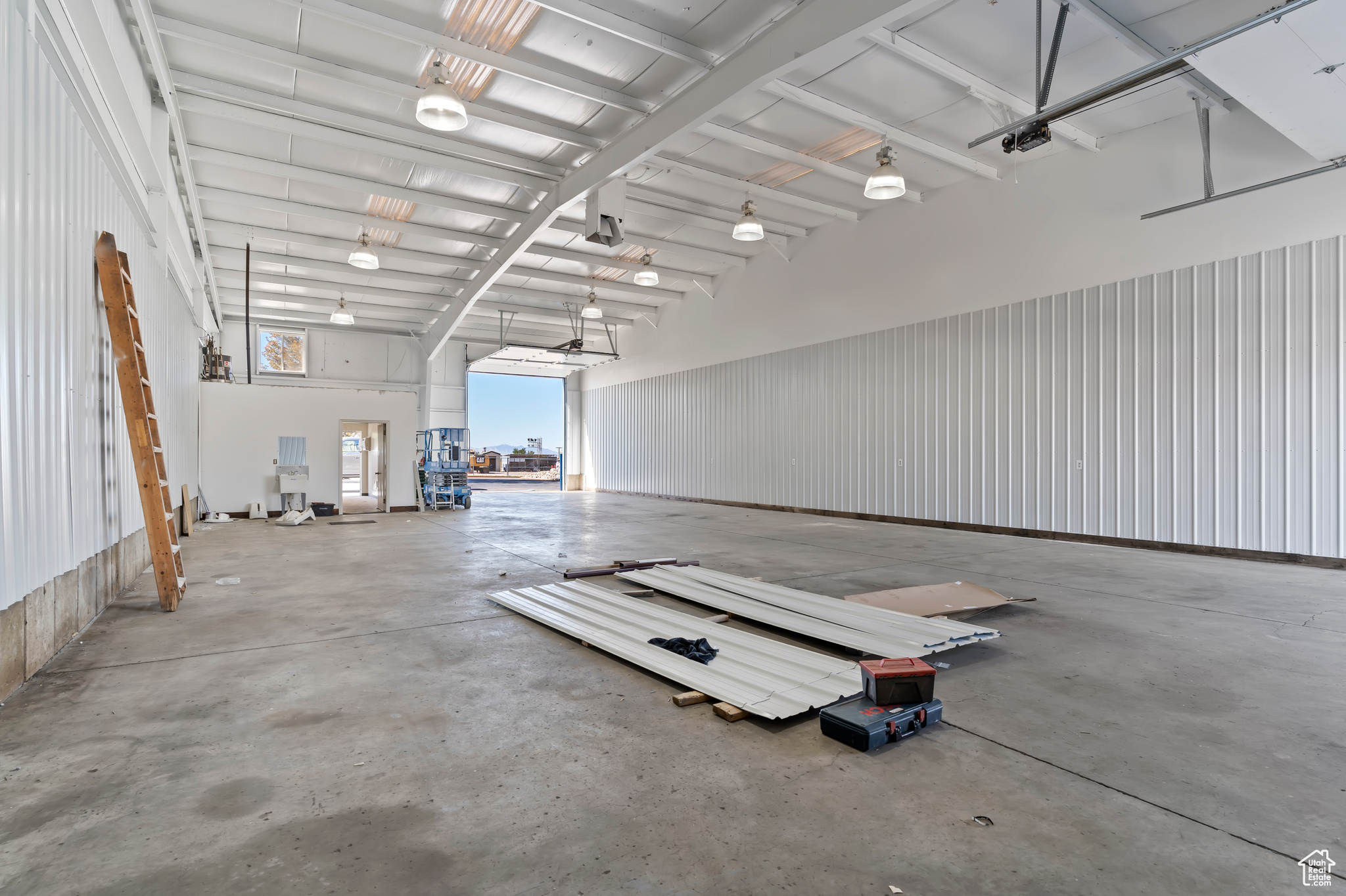 KAPP INDUSTRIAL PK - Commercial Lease