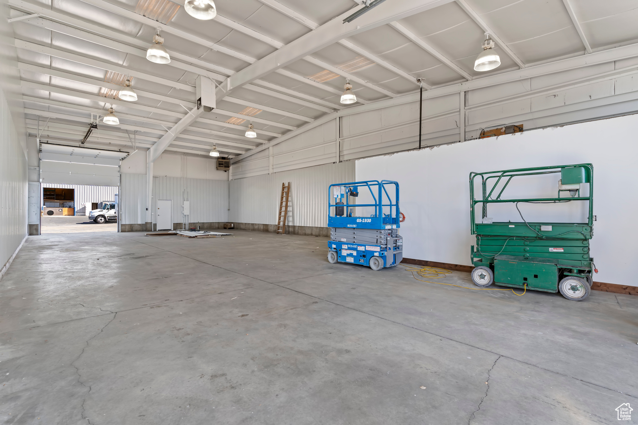 KAPP INDUSTRIAL PK - Commercial Lease