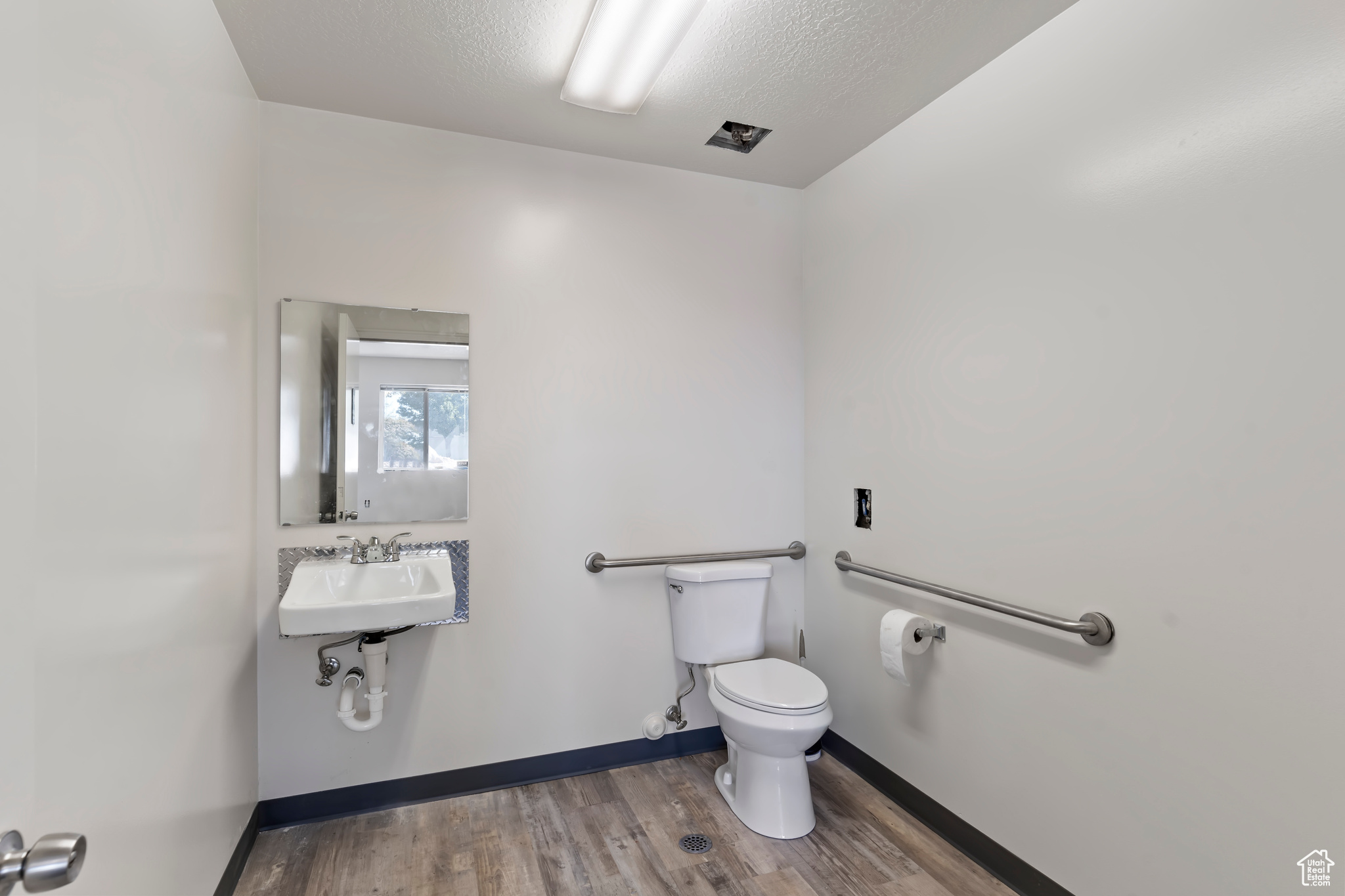 KAPP INDUSTRIAL PK - Commercial Lease