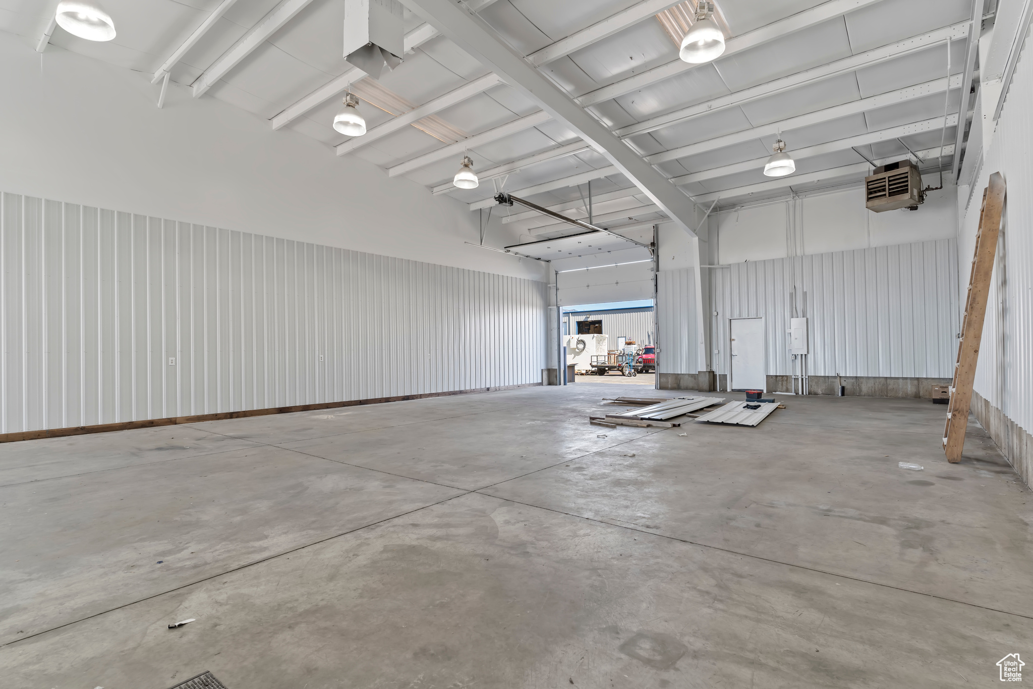KAPP INDUSTRIAL PK - Commercial Lease