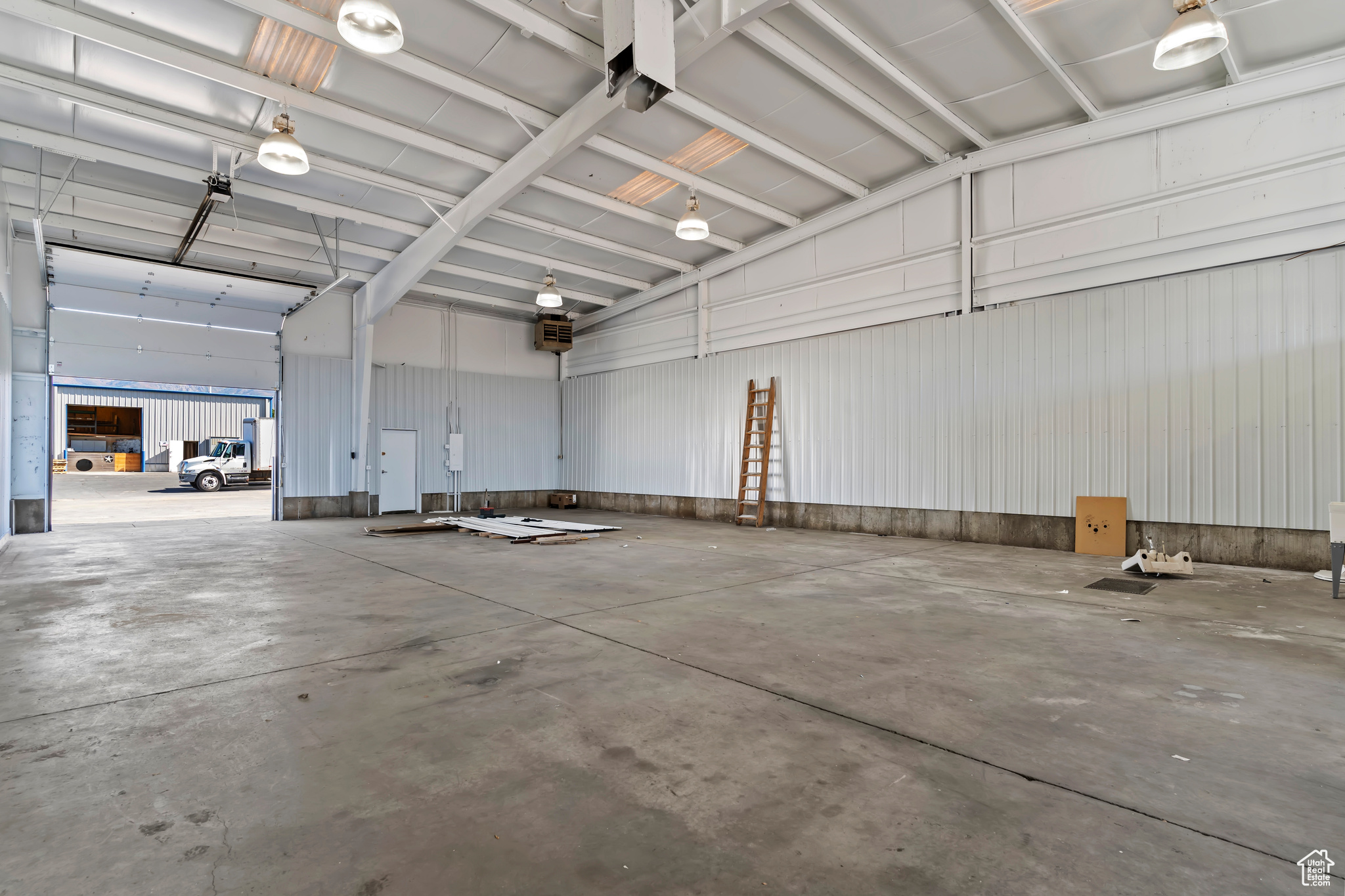 KAPP INDUSTRIAL PK - Commercial Lease