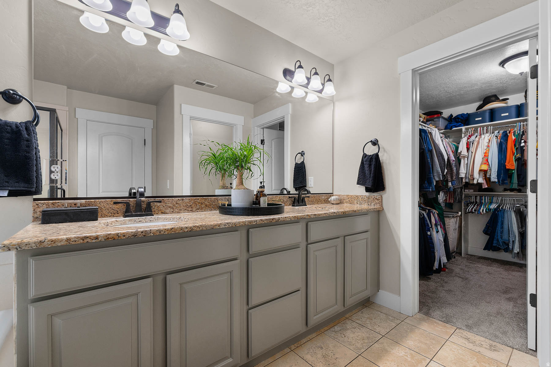 ORCHARD GROVE - Residential